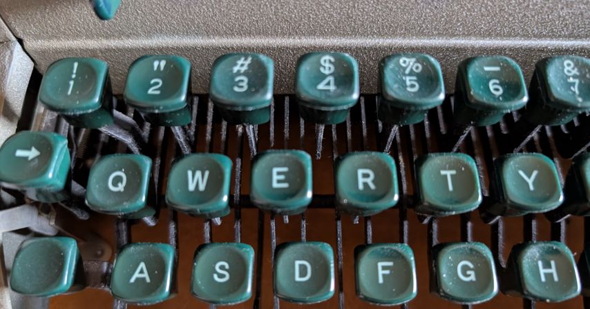 The Quiet Riter keys.  Of note: a 1 and exclamation key, which are unusual for a typewriter.  Most used a lowercase L and apostrophe/period respectively.